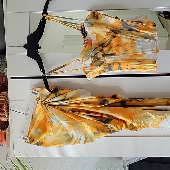 NWOT Prettylittlething Corset and Skirt set - Picture 5 of 7